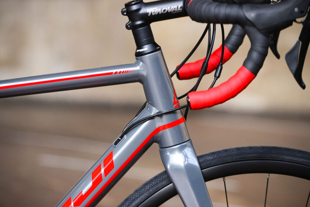 Fuji Roubaix 1.3 Disc – head tube.jpg