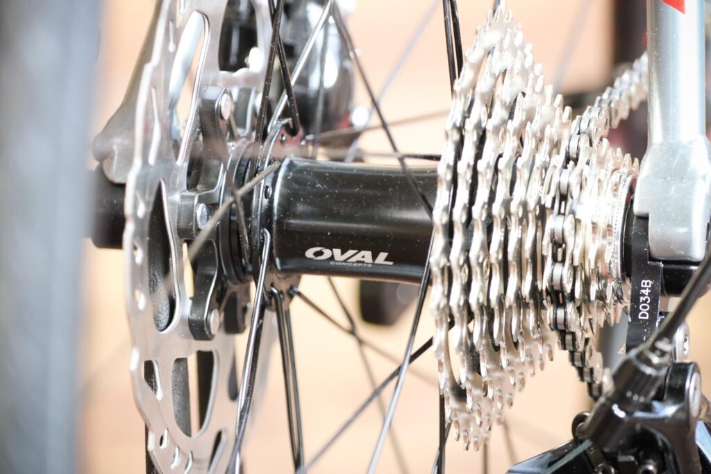 Fuji Roubaix 1.3 Disc – rear hub.jpg