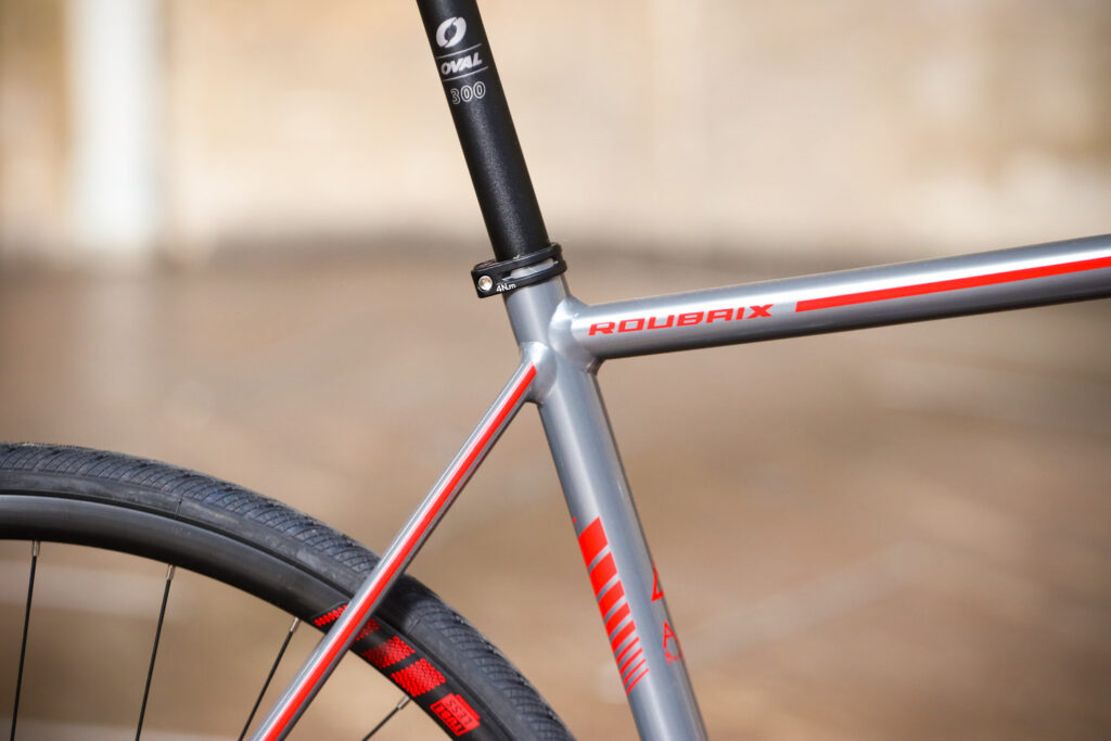 Fuji Roubaix 1.3 Disc – seat tube junction.jpg