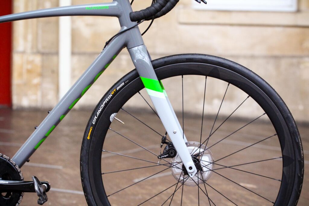 Pearson Hoopdriver Carbon Road Wheelset – front wheel 2.jpg