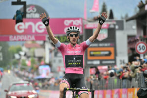Simon Yates wins Stage 15 of the# 2018 Giro d’Italia (picture credit LaPresse).jpg