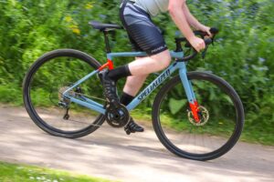 Specialized Men's Diverge - riding 1.jpg