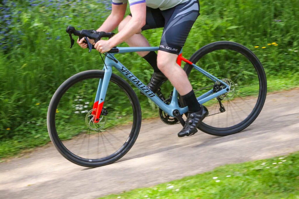 Specialized Men’s Diverge – riding 2.jpg