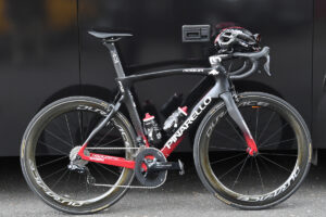 Team Ineos Chris Froome Pinarello Dogma F12 (picture credit SWPix.com (2).jpg