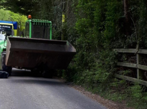 Tractor bucket (via Fordinbridge neighbourhood policing team on Twitter).PNG