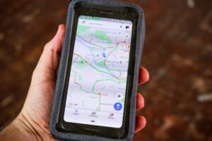 Altura Pocket wallet Black 2019 - phone.jpg