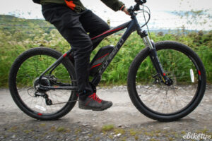 Carrera Vengeance-E riding-9
