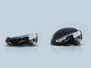 Cyclo helmet open & packed