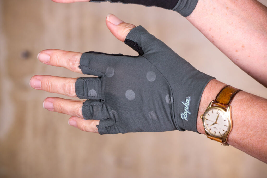 Rapha Souplesse Mitts – back of hand.jpg
