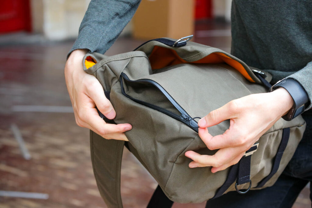 Trakke Wee Lug messenger bag – side zip.jpg