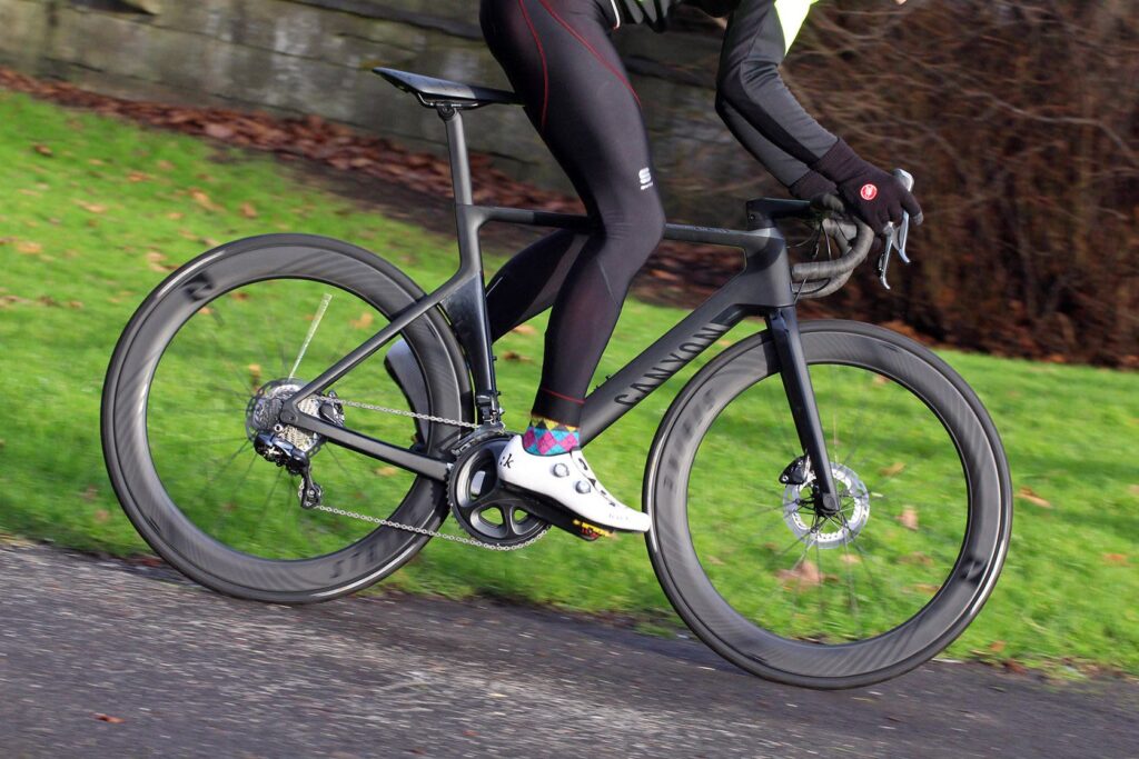 Canyon Aeroad CF SLX Disc 8.0 Di2 – riding 3.jpg