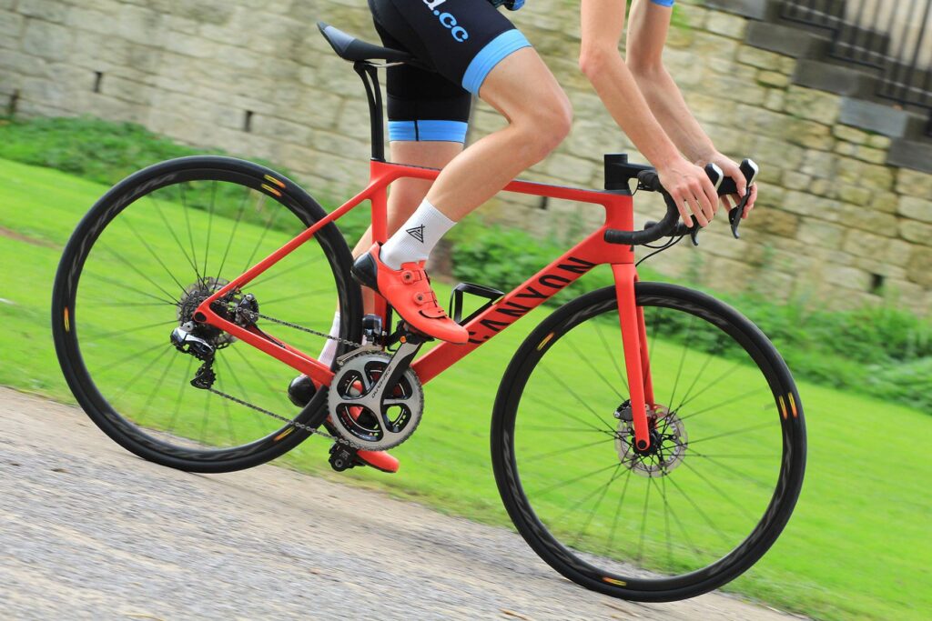 canyon-endurace-cf-slx-riding-1.jpg