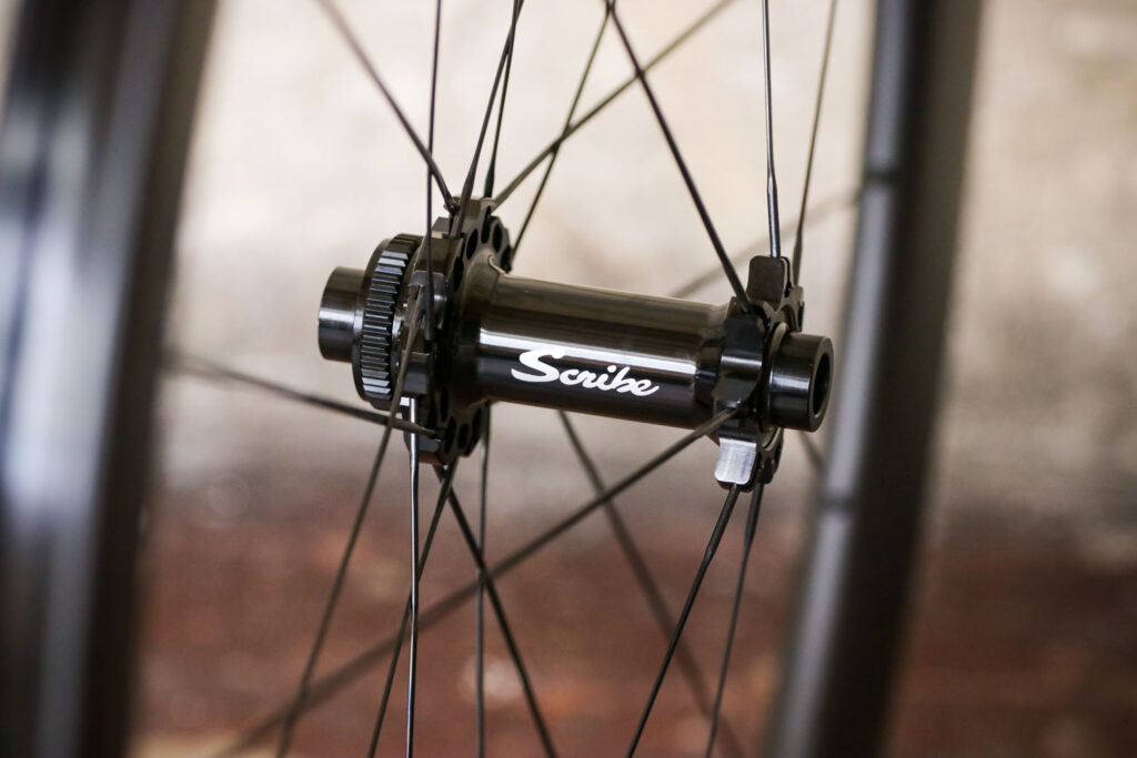 Scribe Aero Wide 50-D – front hub.jpg
