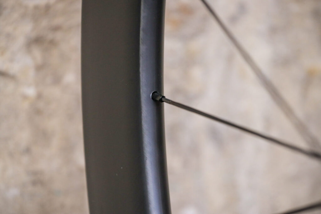 Scribe Aero Wide 50-D – spoke nipple.jpg