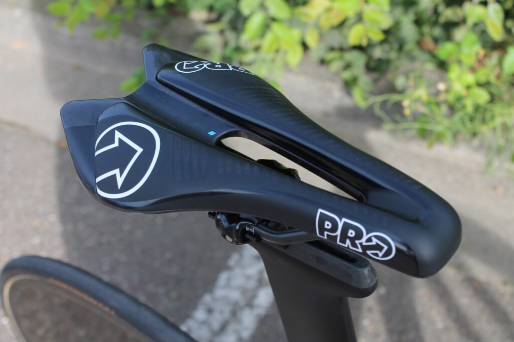 Tour de France 2019 Nicho Roche TT saddle – 1.jpg