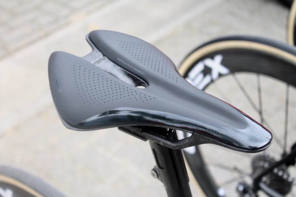 Tour de France 2019 Patrick Bevin Cadex saddle – 1.jpg