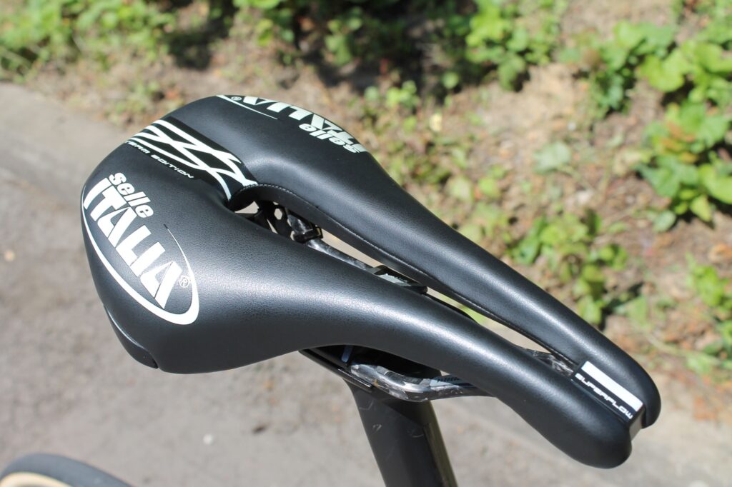 Tour de France 2019 Steve Cummings saddle – 1 (1).jpg