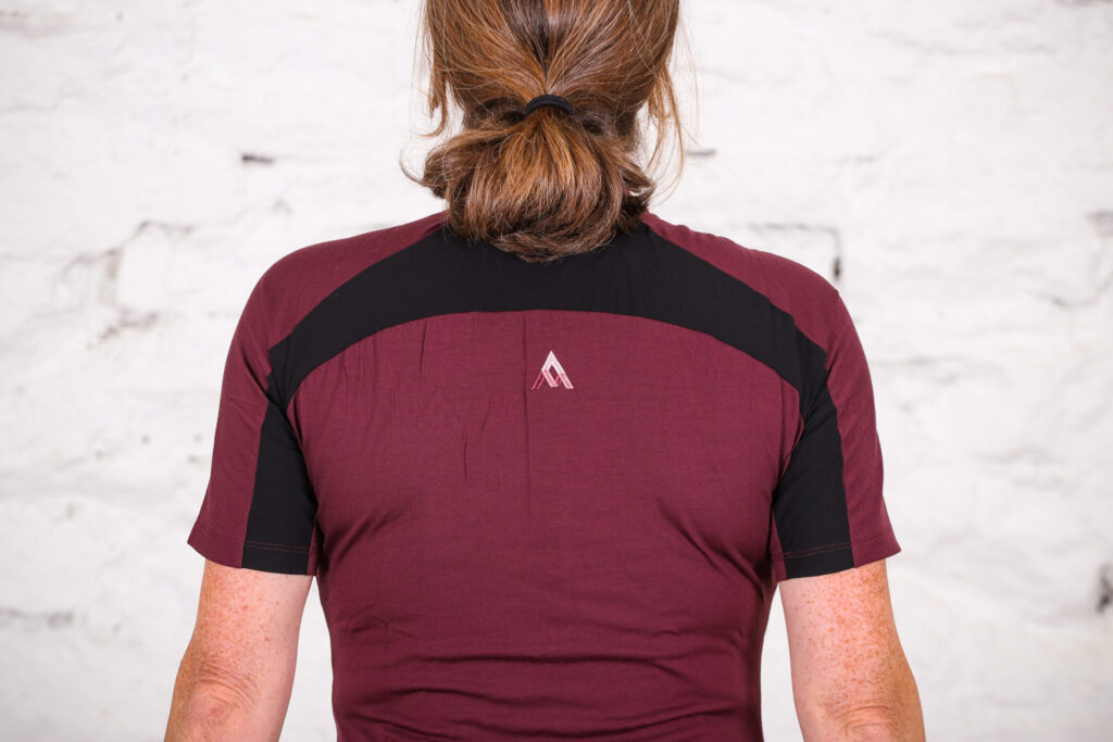 7 Mesh Ashlu Merino Jersey SS Womens – shoulders.jpg
