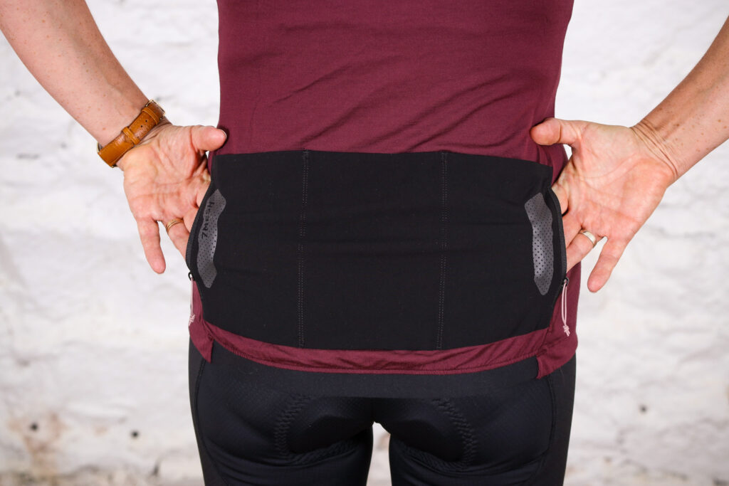 7 Mesh Ashlu Merino Jersey SS Womens – zipped pockets.jpg