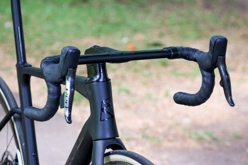 Ribble Endurance SL R Series Disc – bars 2.jpg
