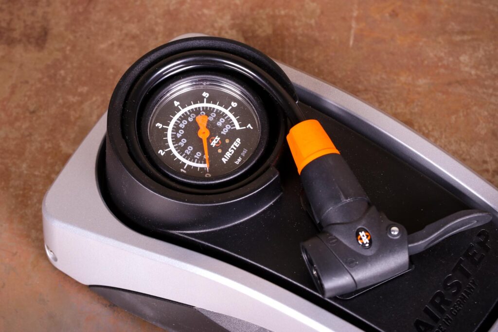 SKS Germany Airstep Foot Pump – dial.jpg