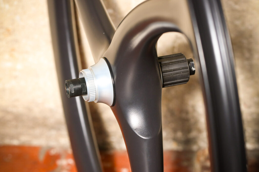 Spengle Naked Carbon wheelset – rear hub.jpg