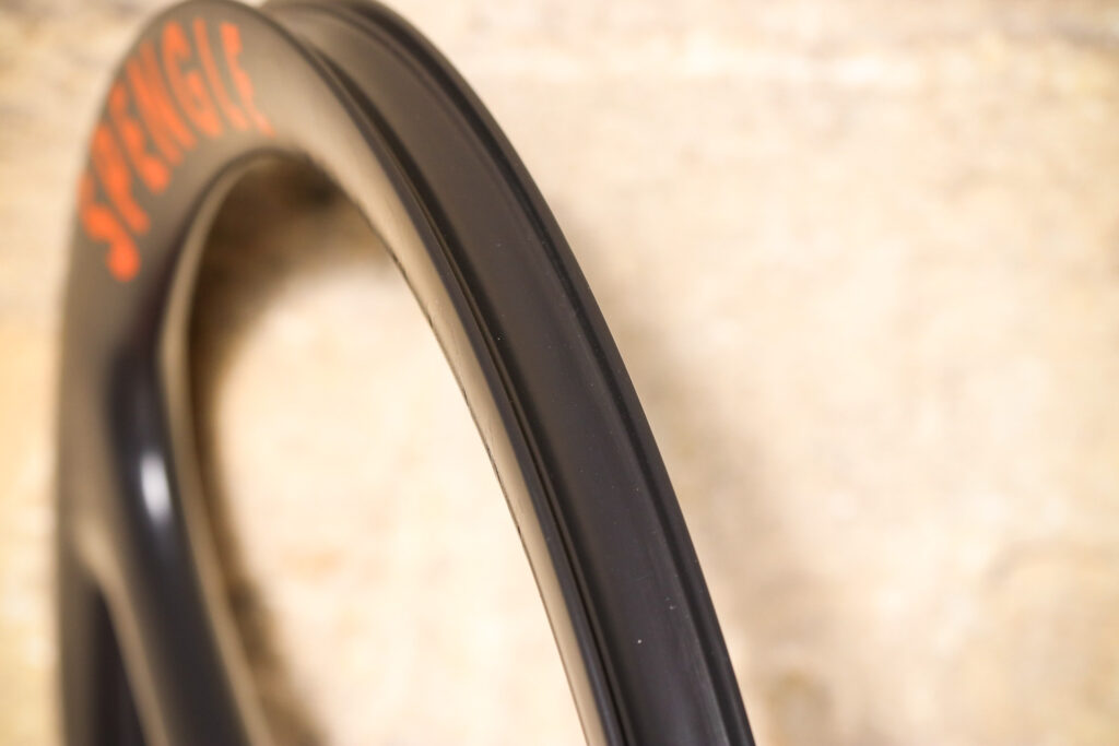 Spengle Naked Carbon wheelset – rim bed.jpg