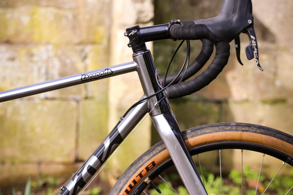 Cotic Escapade – head tube.jpg