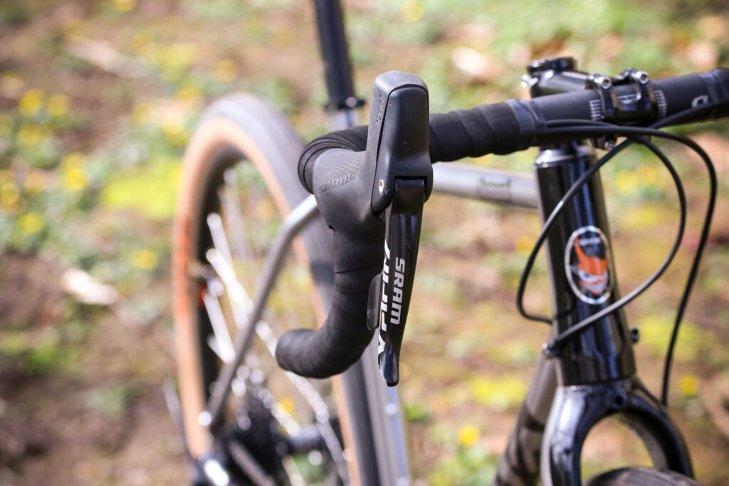 Cotic Escapade – lever.jpg