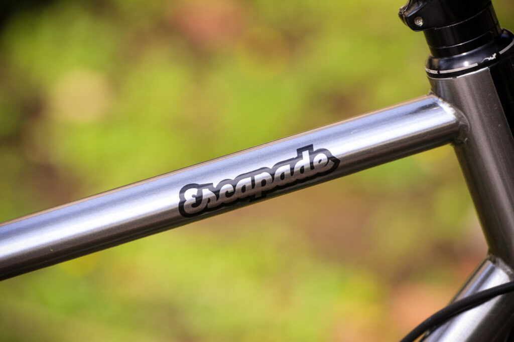 Cotic Escapade – top tube.jpg