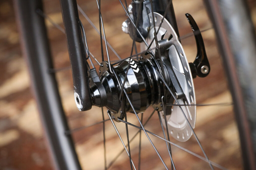 Van Nicholas Yukon Disc – front hub.jpg