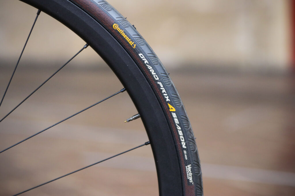 Van Nicholas Yukon Disc – tyre and rim.jpg