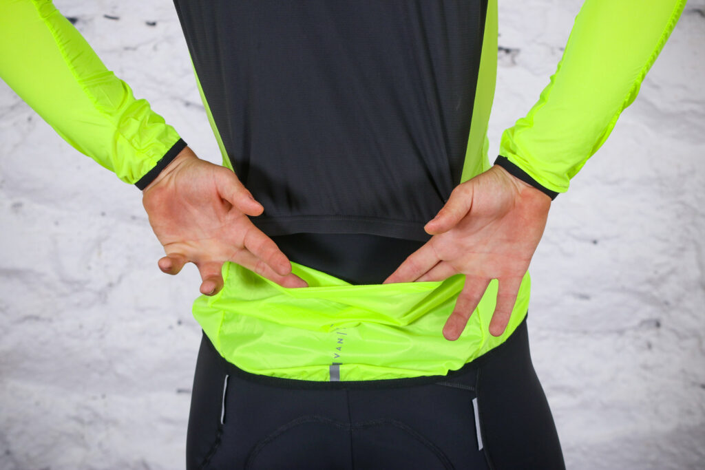 Van Rysel RC 500 Ultralight Windproof Cycling Jacket – pocket hole.jpg