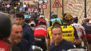 Vuelta S19 crash
