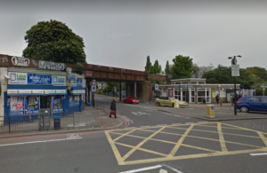 Catford Road junction with Ravensbourne Park (via Google Street View).PNG