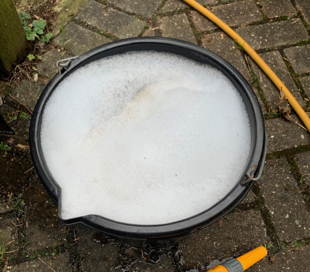 Pure Bike Shampoo – foam in bucket