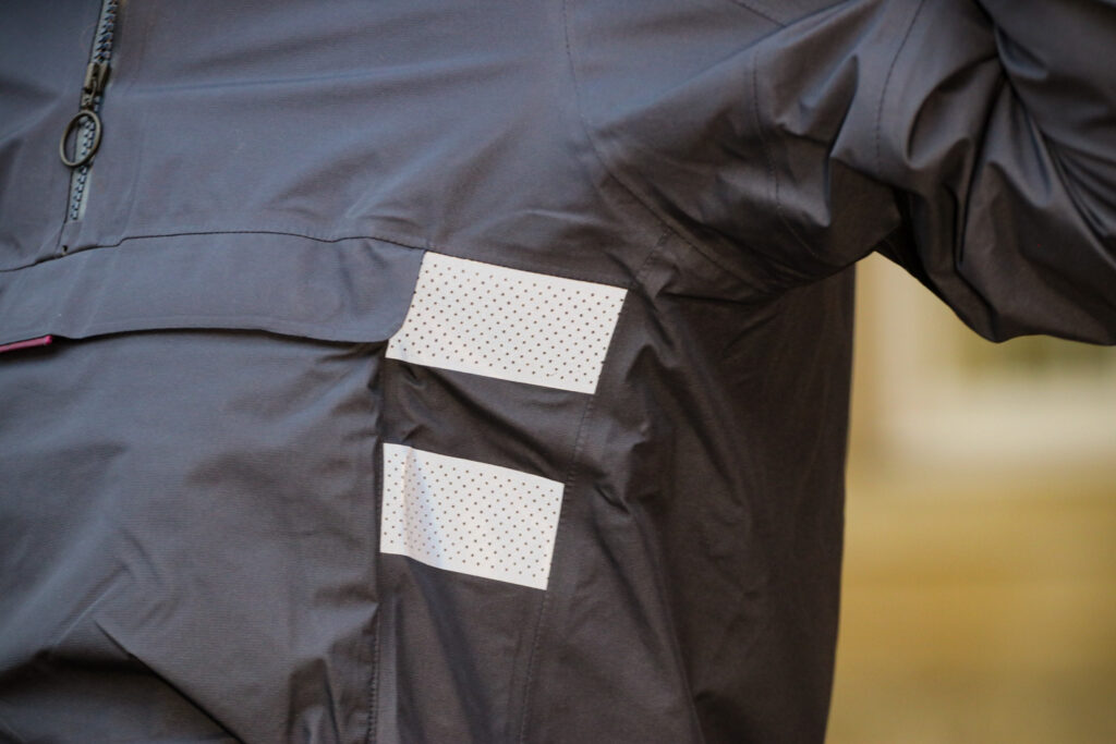Rapha Women’s Explore Hooded Gore-Tex Pullover – detail.jpg