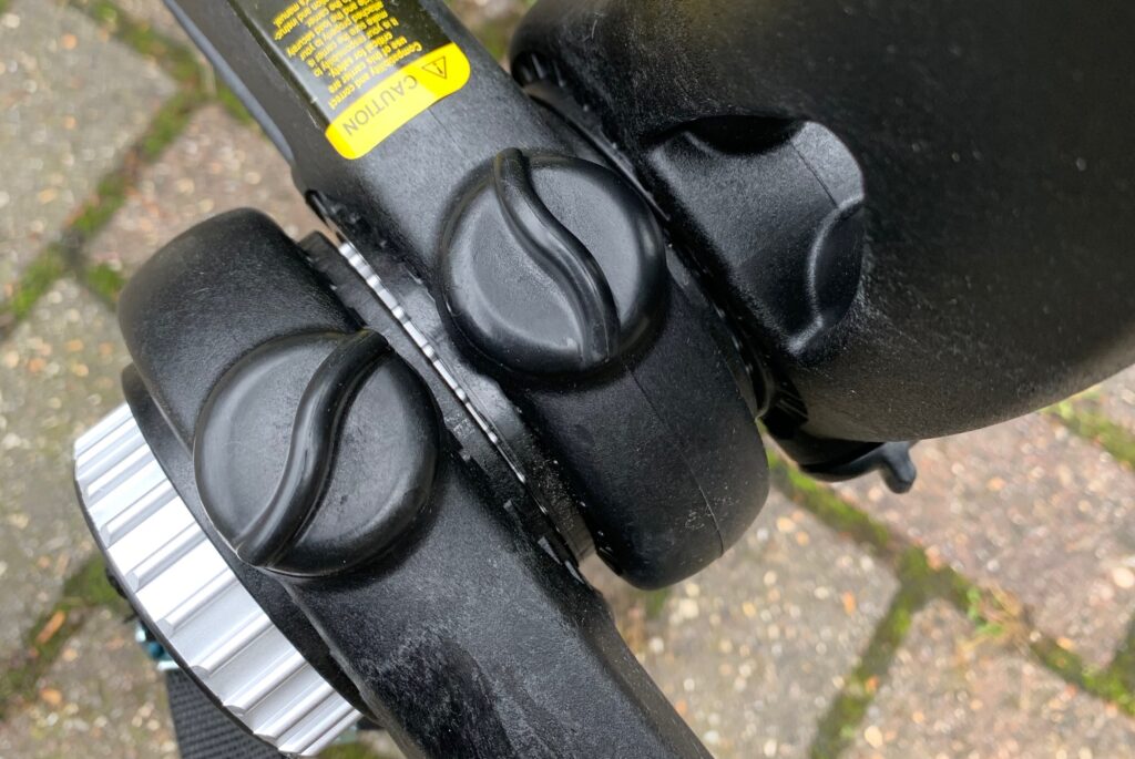 Saris Bones EX3 locking buttons.jpg