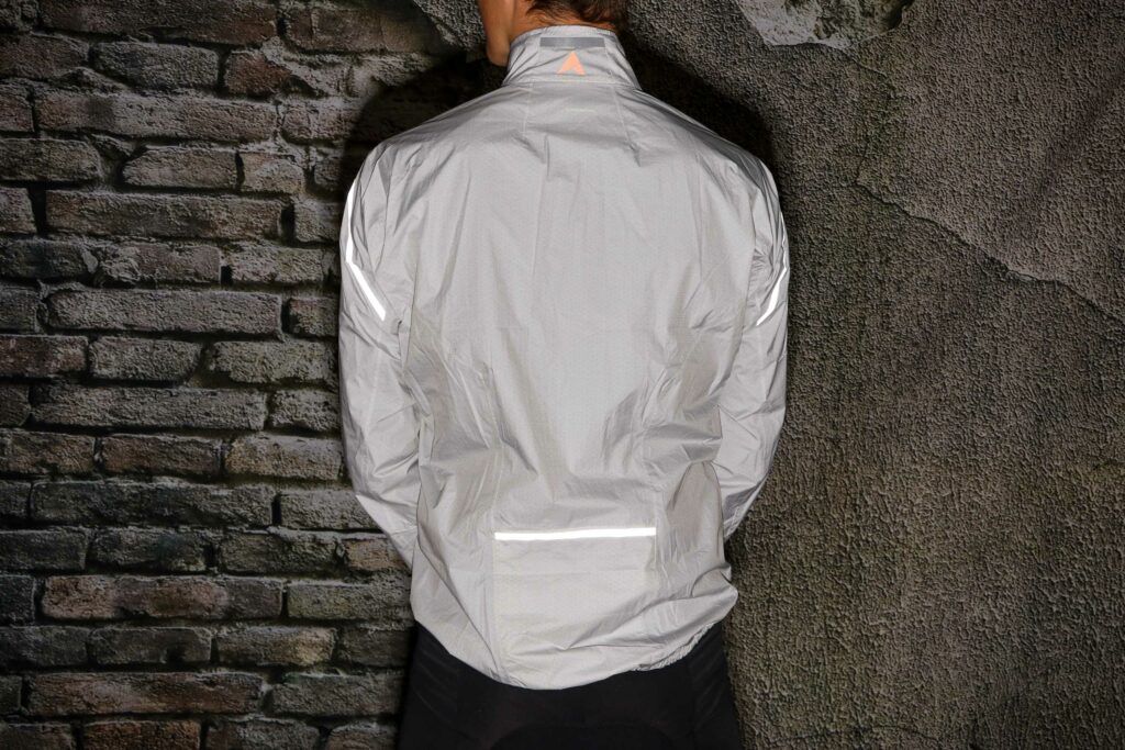 Altura Classic Waterproof Jacket – back reflective.jpg
