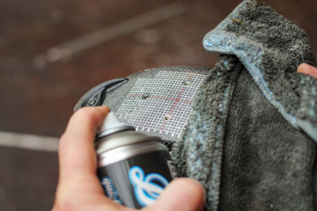 How to fit and remove cleats step 03