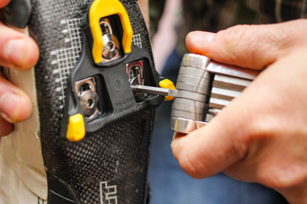 How to fit and remove cleats step 08