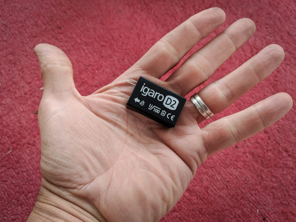 Igaro D2 – in the hand.jpg