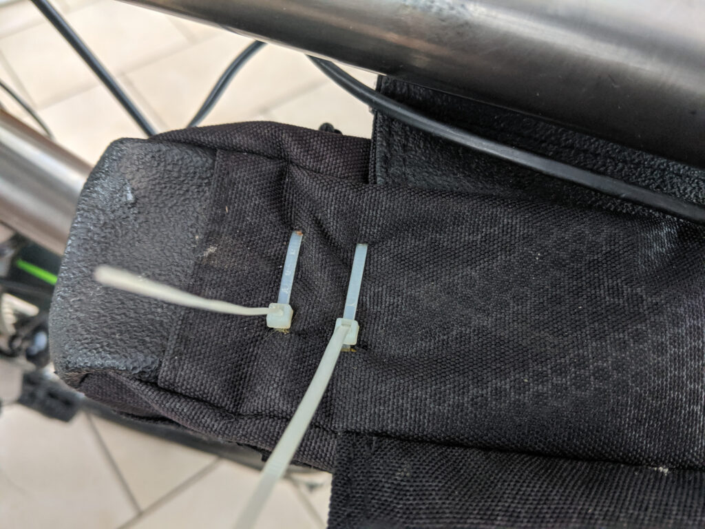 Igaro D2 – ziptieing to bag.jpg