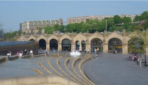 Sheffield Railway Station (licensed CC BY 3.0 by Brendan De Souza on Wikimedia Commons)