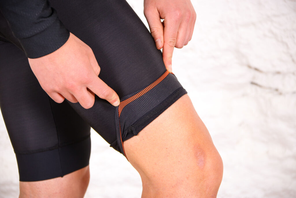 Sportful Fiandre NoRain Pro bib shorts – cuff gripper.jpg