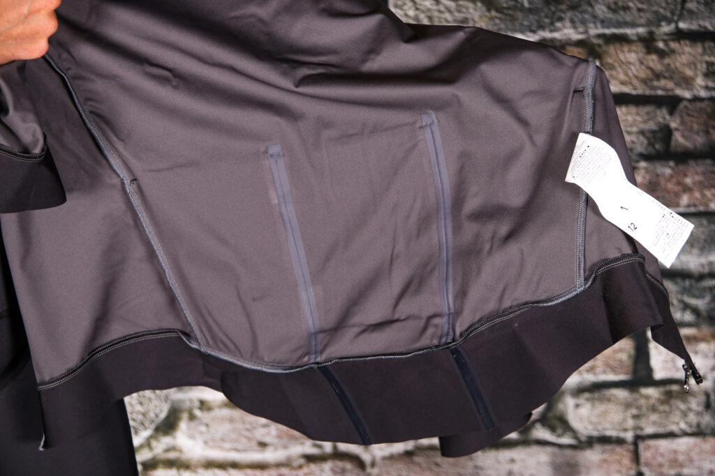 Sportful Fiandre Pro Jacket Short Sleeve – taped seams.jpg