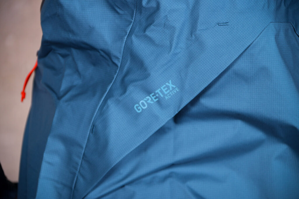 7 Mesh Women’s Rebellion jacket – Gore-Tex logo.jpg