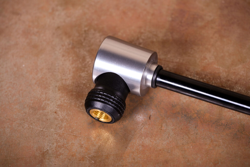 Birzman Mini Apogee Hand Pump – valve head extended.jpg