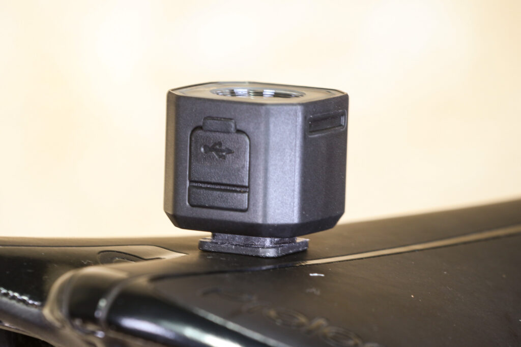 Giant Recon HL 100 – USB charging port.jpg