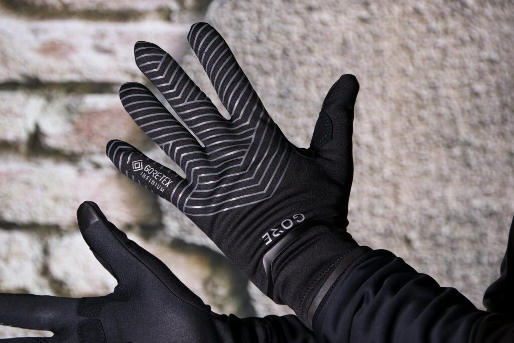 Gore C3 Gore-Tex Infinium Stretch Mid Gloves – back.jpg